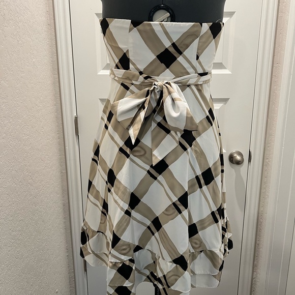 White, Black and Tan mini dress - Picture 4 of 5
